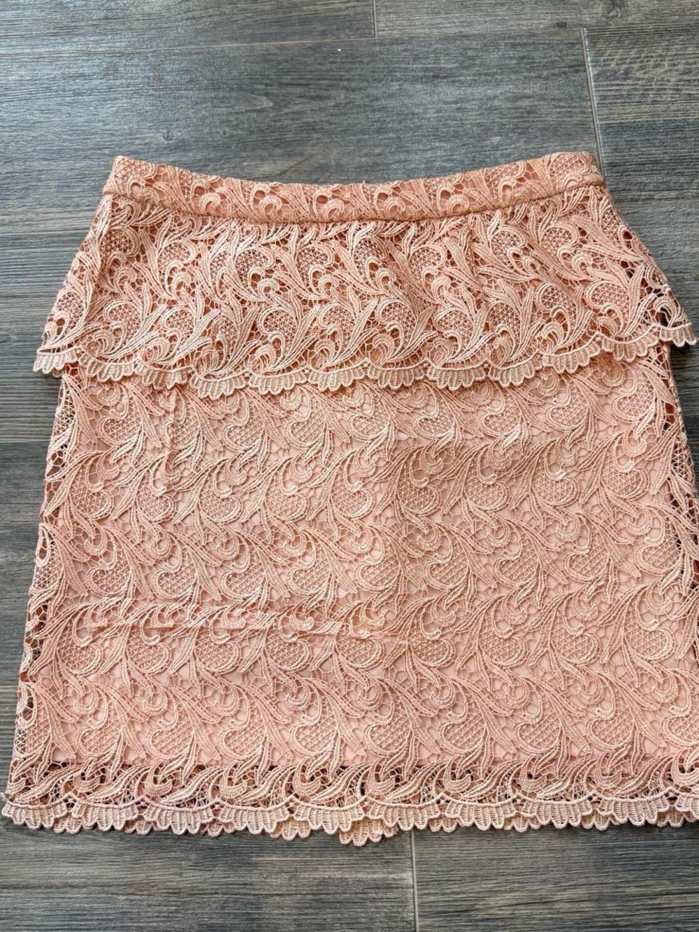 Classy quiet luxury lace Tiered romantic Gianni Bini skirt